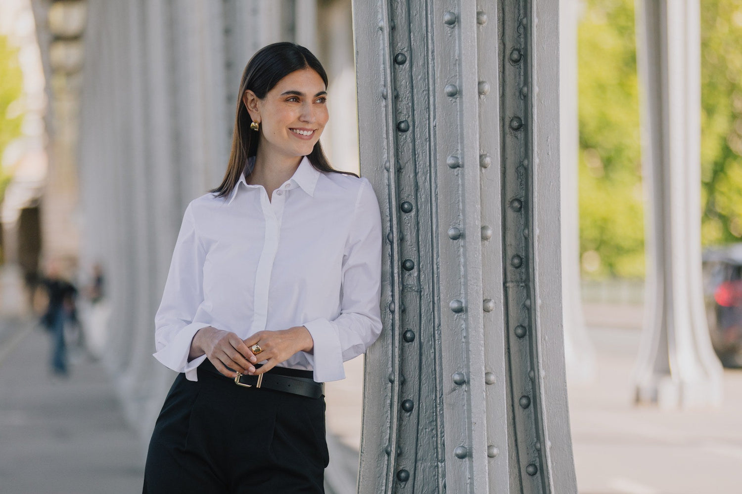 Naisten toimistopukeutuminen – tyyliä ja mukavuutta arkeen