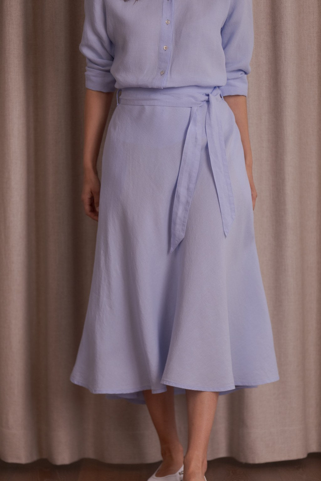 Naisten hame pellavasta vaalean sinisenä