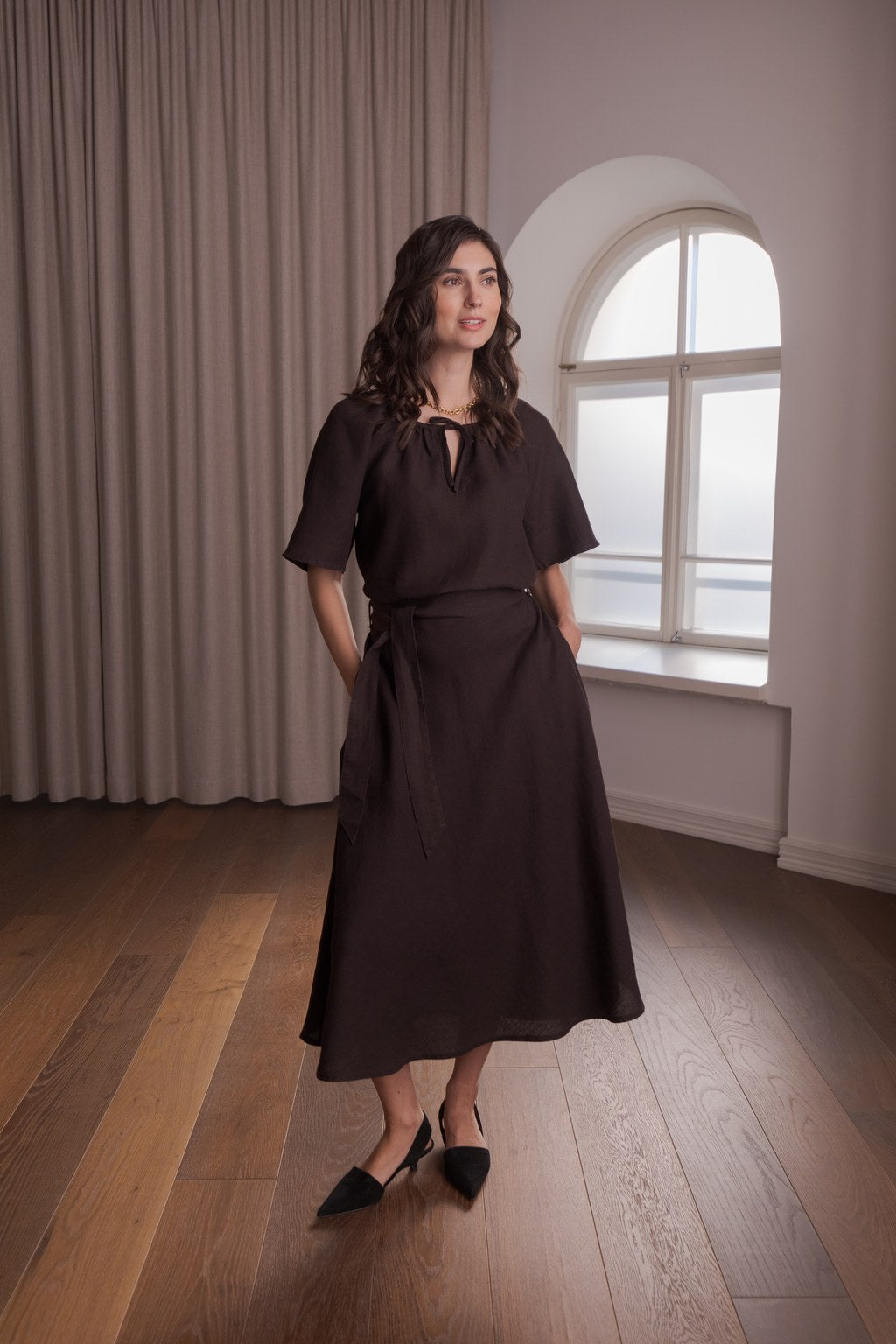 Wide-sleeved linen shirt, Dark chocolate