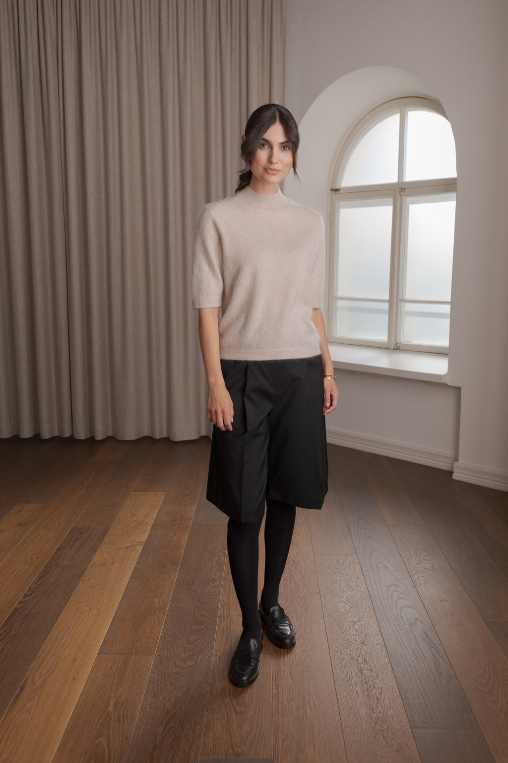 Short sleeve mock neck cashmere sweater, Latte