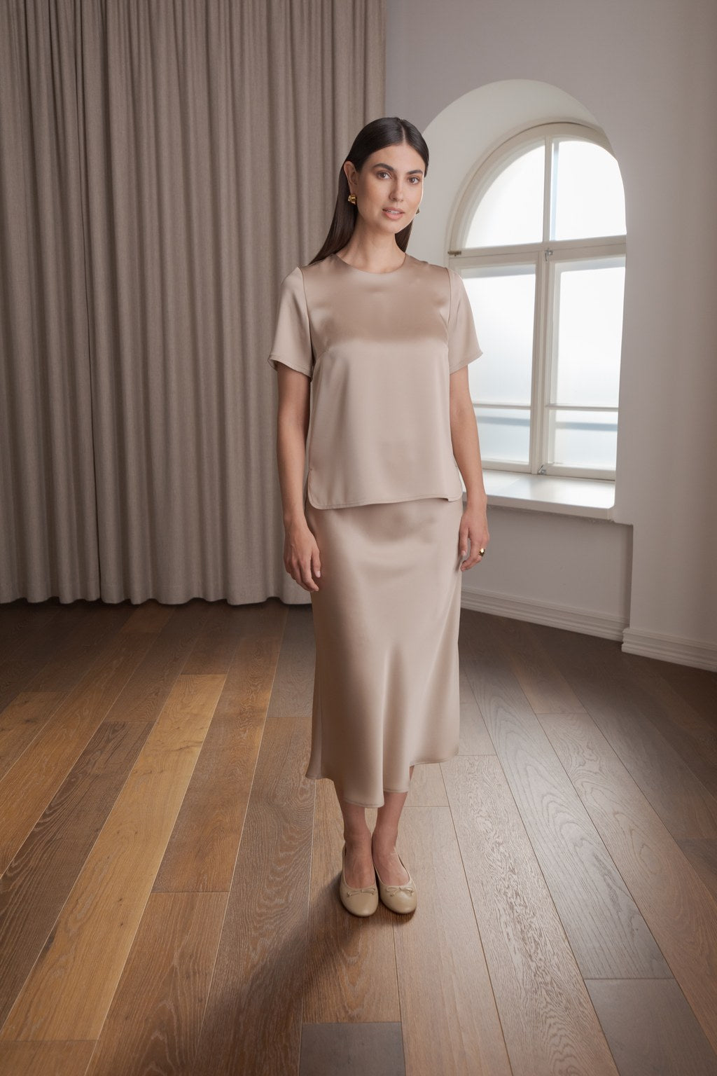 Short-sleeved satin shirt, Latte