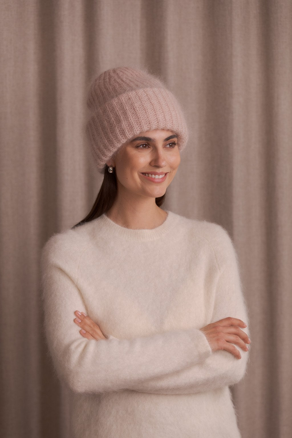 Thick beanie made of kid mohair blend, Light rose