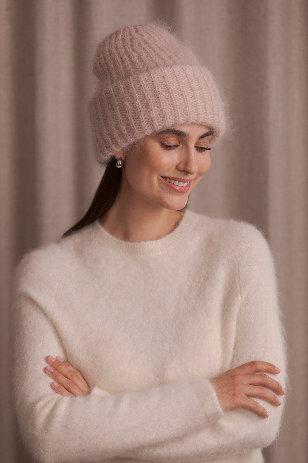 Thick beanie made of kid mohair blend, Blush