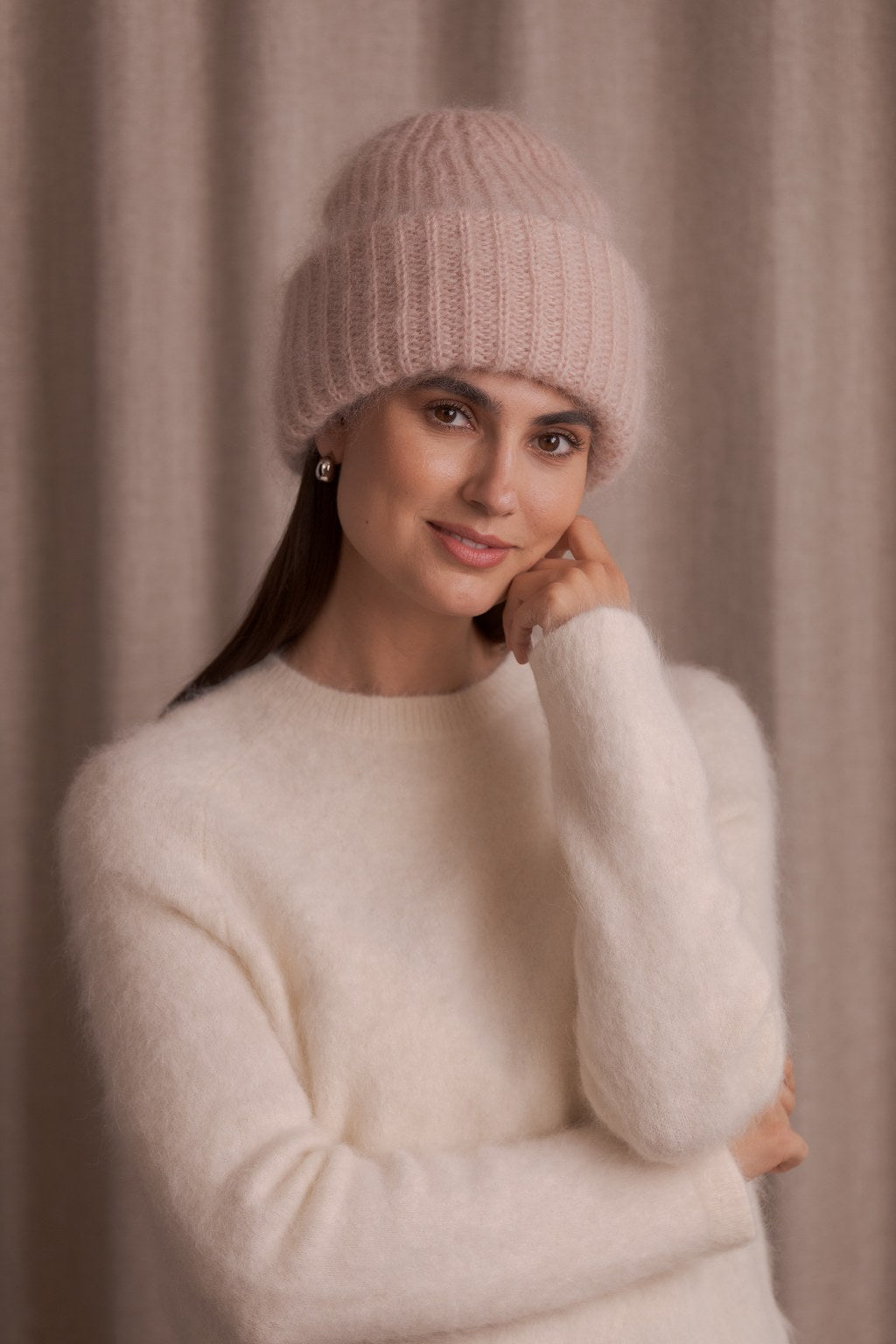 Thick beanie made of kid mohair blend, Light rose