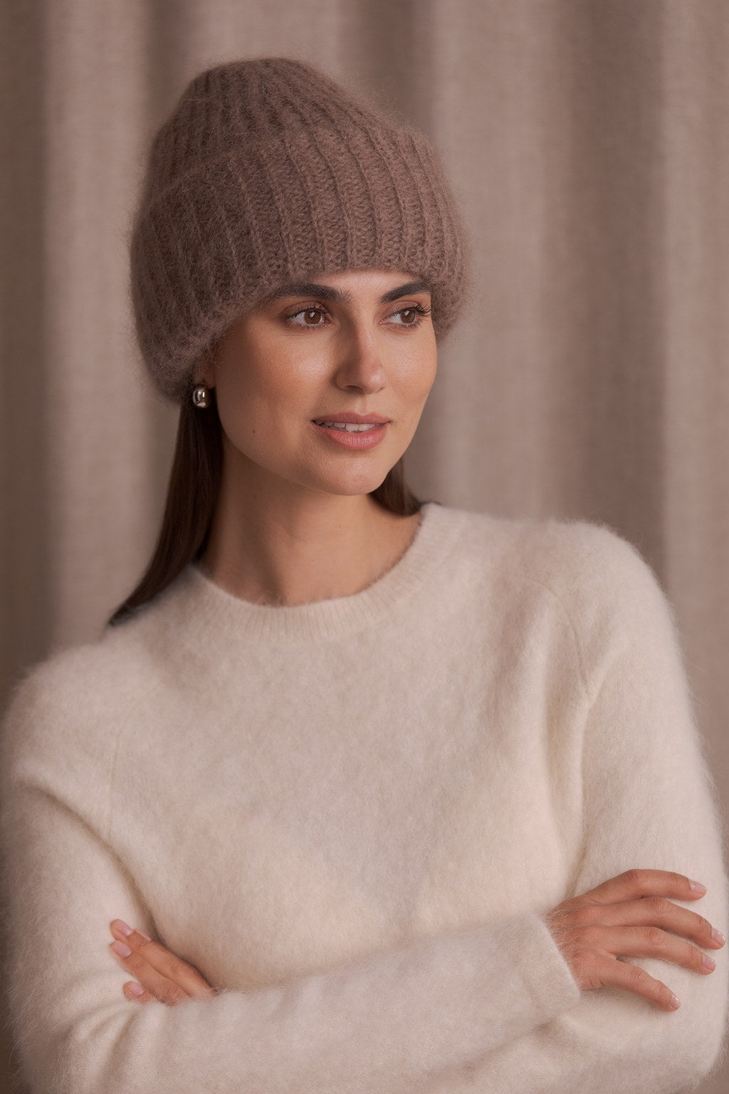 Thick beanie made of kid mohair blend, Nougat
