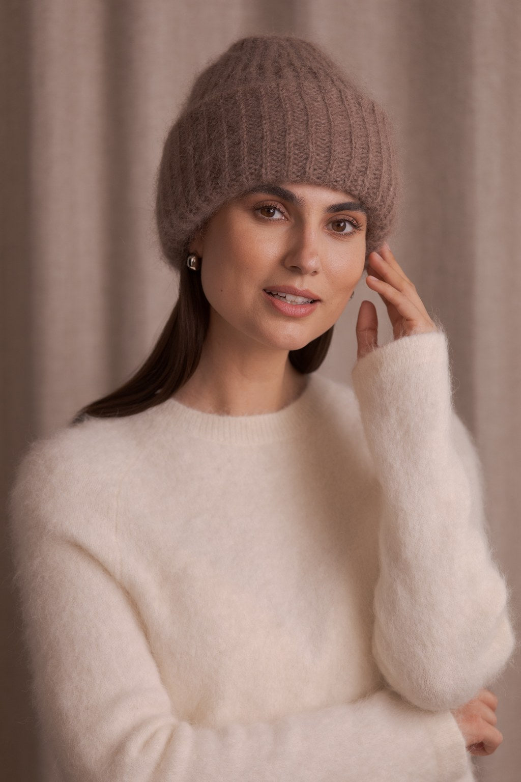 Thick beanie made of kid mohair blend, Nougat