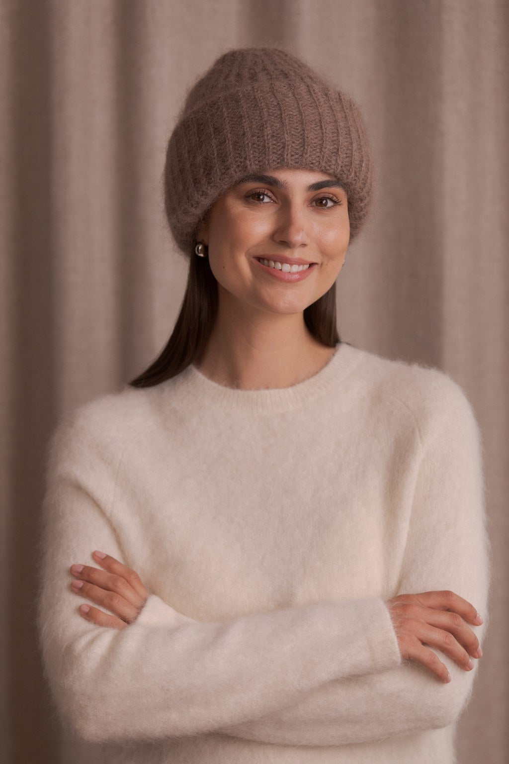 Thick beanie made of kid mohair blend, Nougat