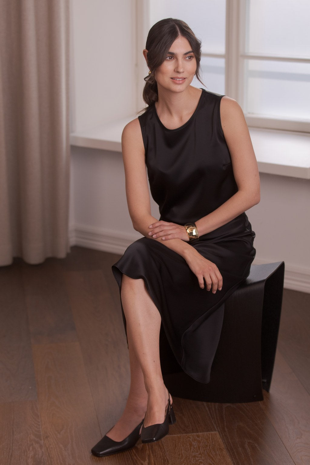 Sleeveless satin top, Black