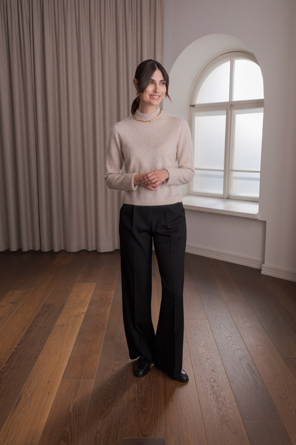 Long-sleeved cashmere sweater with half-padded collar, Latte