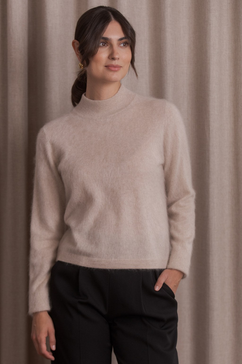 Long-sleeved cashmere sweater with half-padded collar, Latte