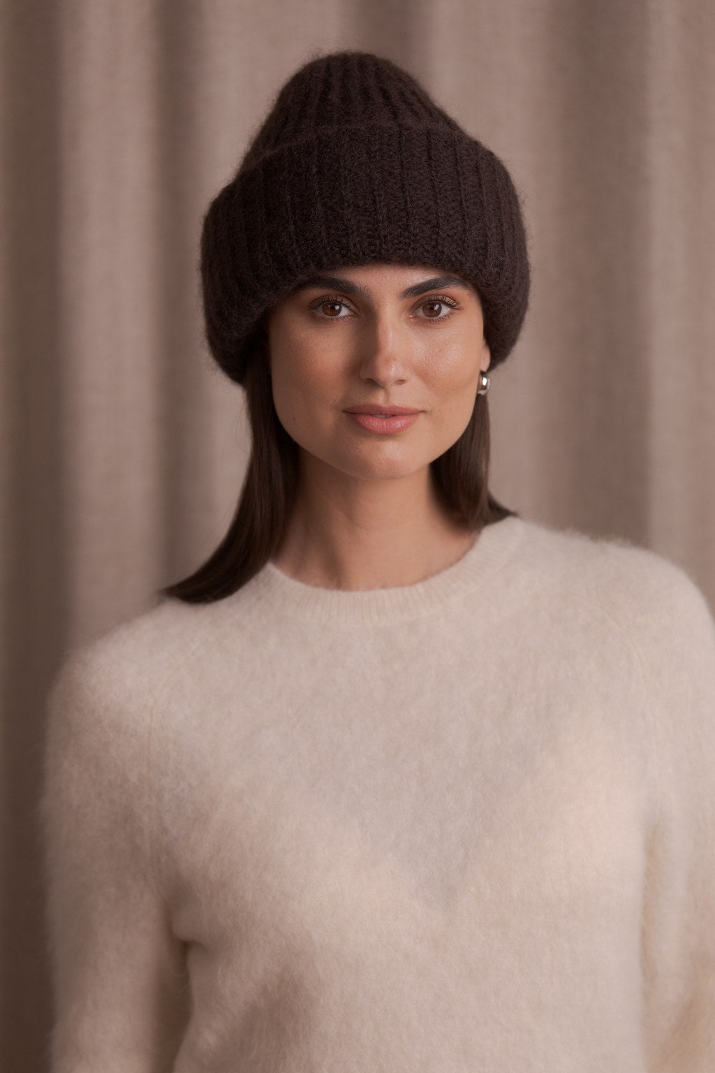 Chunky beanie made of kid mohair blend, Dark chocolate