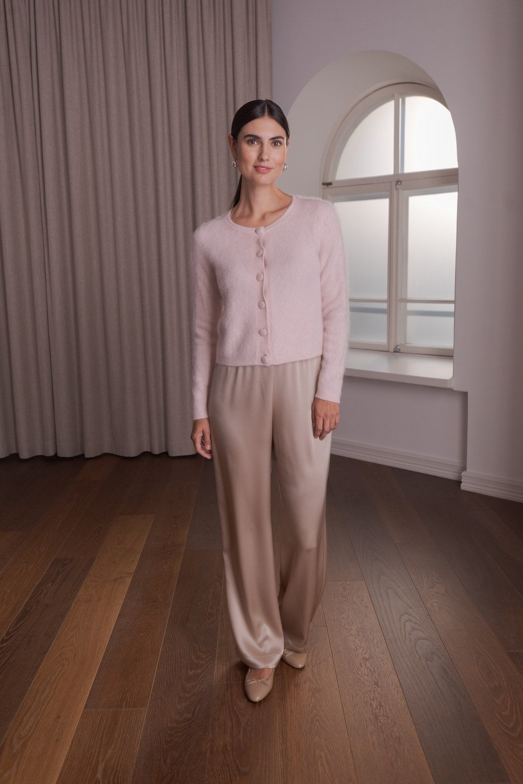 Pitkähihainen kashmirneuletakki sävyssä pale pink