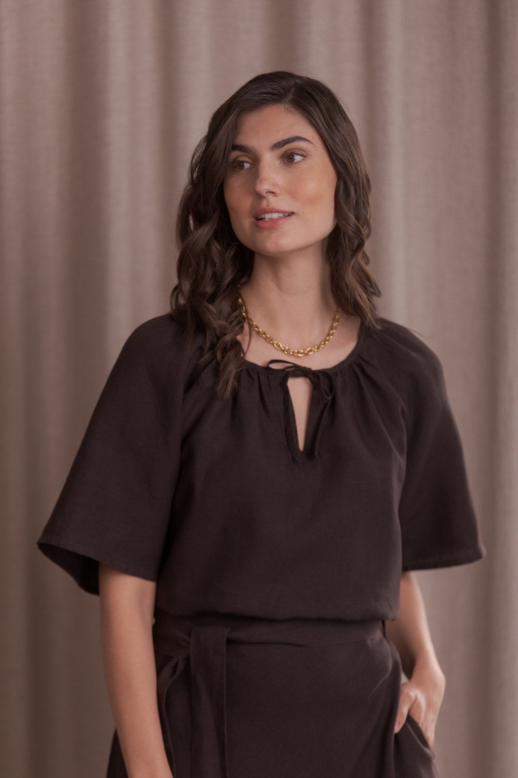 Wide-sleeved linen shirt, Dark chocolate