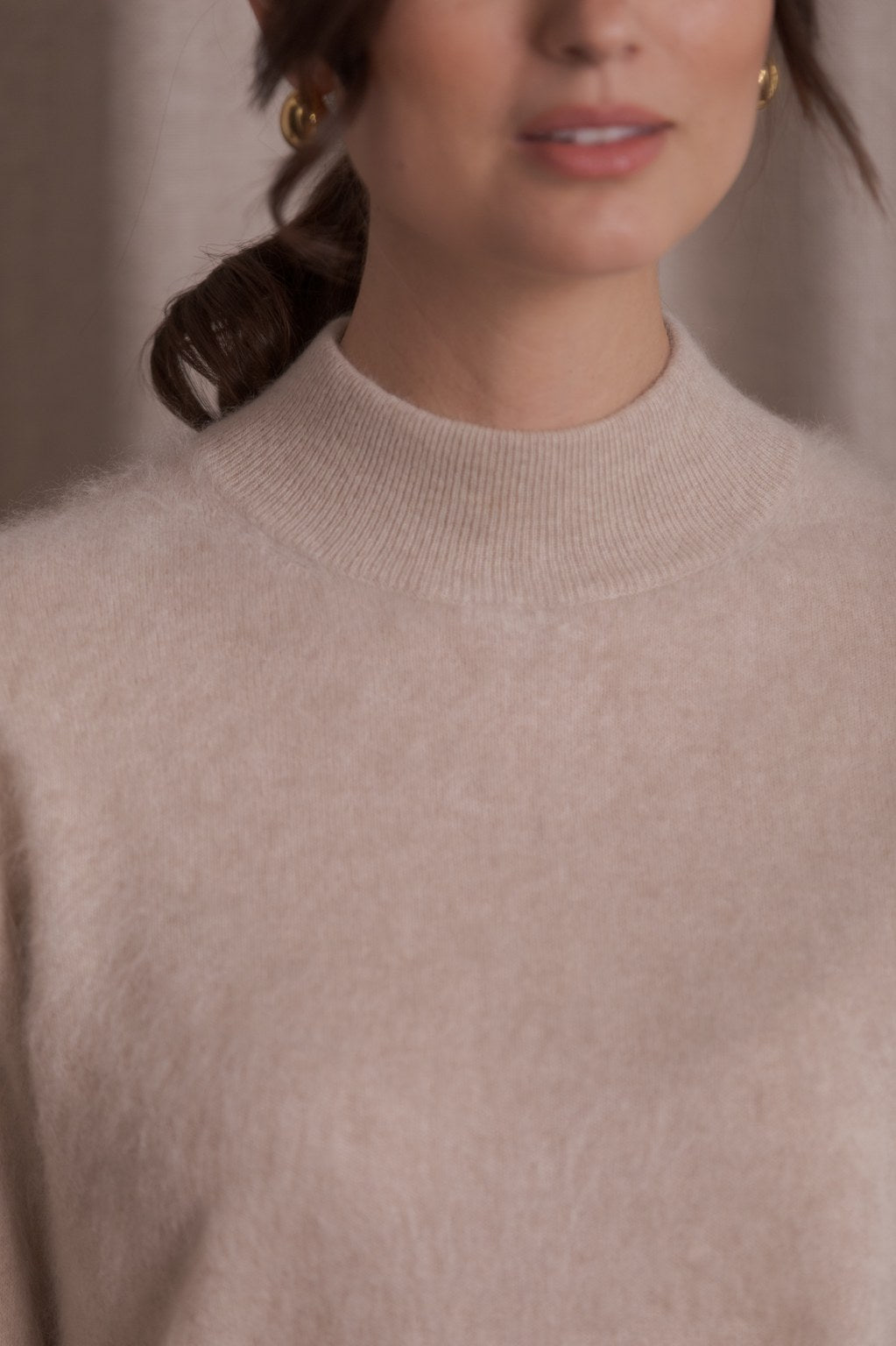 Long-sleeved cashmere sweater with half-padded collar, Latte