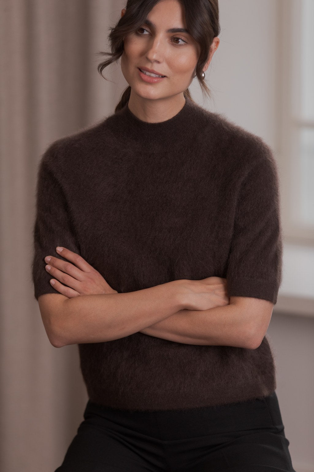 Short-sleeved cashmere sweater with half-padded collar, Dark chocolate
