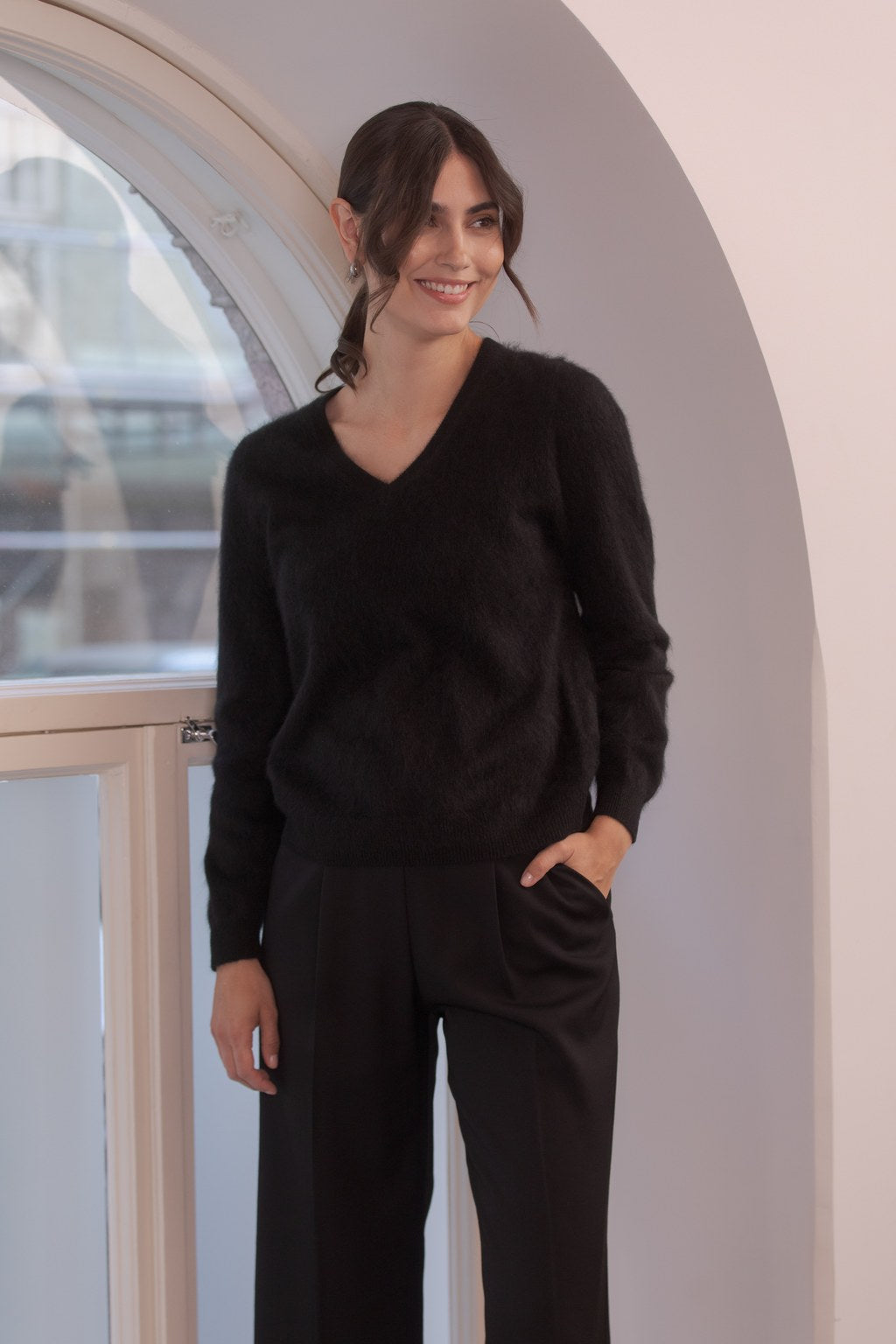 Long-sleeve V-neck cashmere sweater, Black