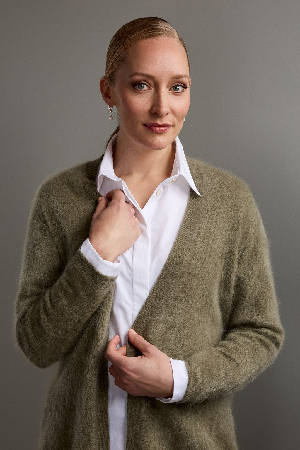 Kashmirista valmistettu neuletakki, light olive