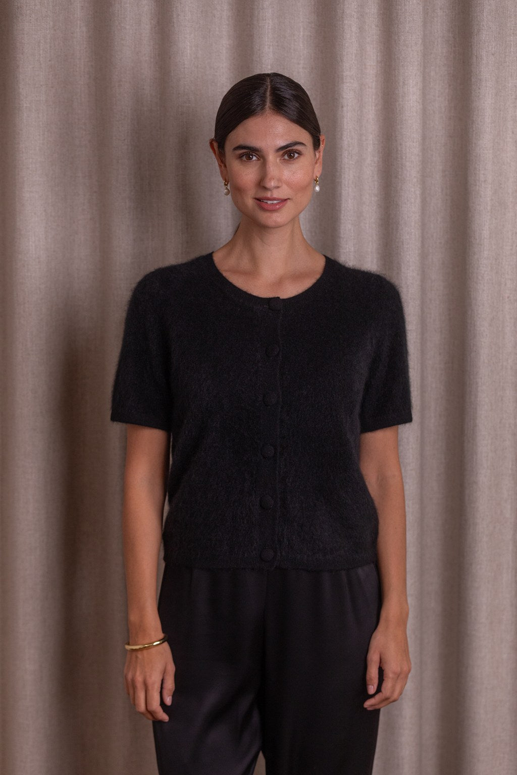 Lyhythihainen kashmirneuletakki sävyssä black