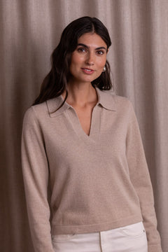 Pitkähihainen sileä kauluksellinen kashmirneule sävyssä latte